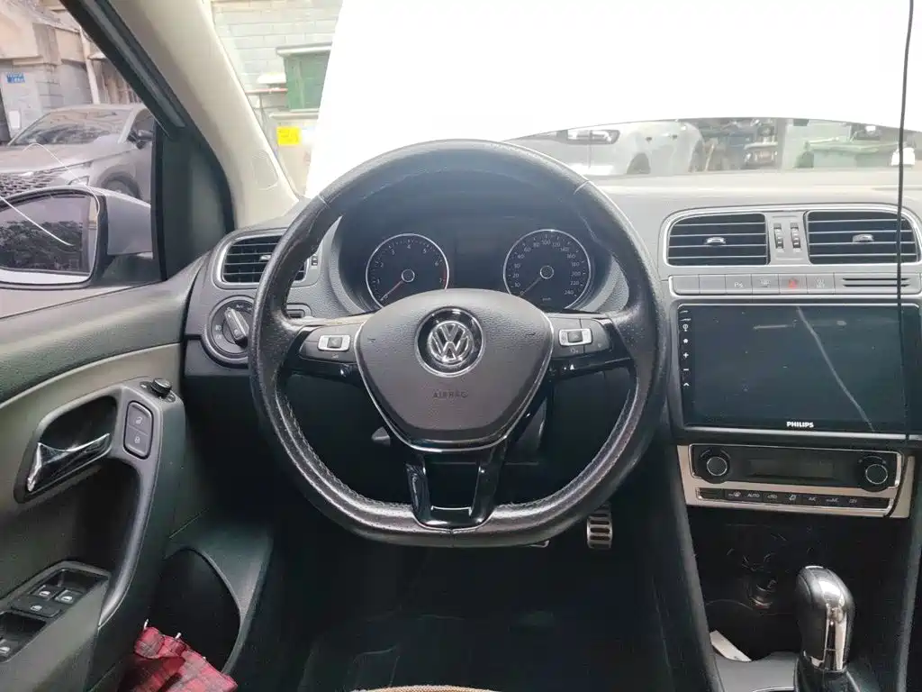 Volkswagen Polo — миниатюра 6
