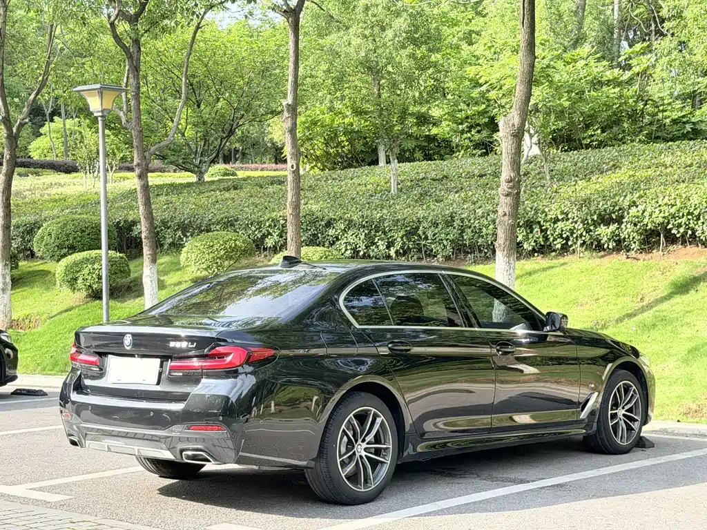BMW 5 Series — миниатюра 6