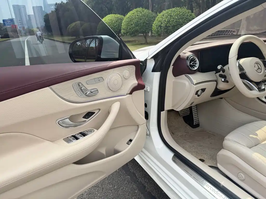 Mercedes-Benz E-Class (Import) — миниатюра 6