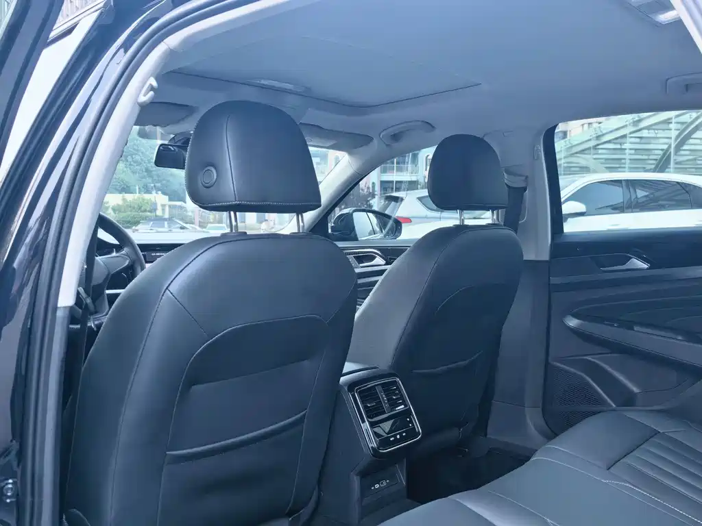 Volkswagen Passat PHEV — миниатюра 7