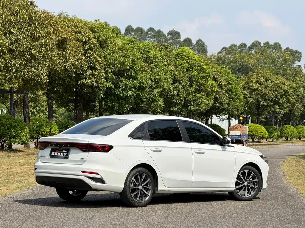 Geely Emgrand — миниатюра 7