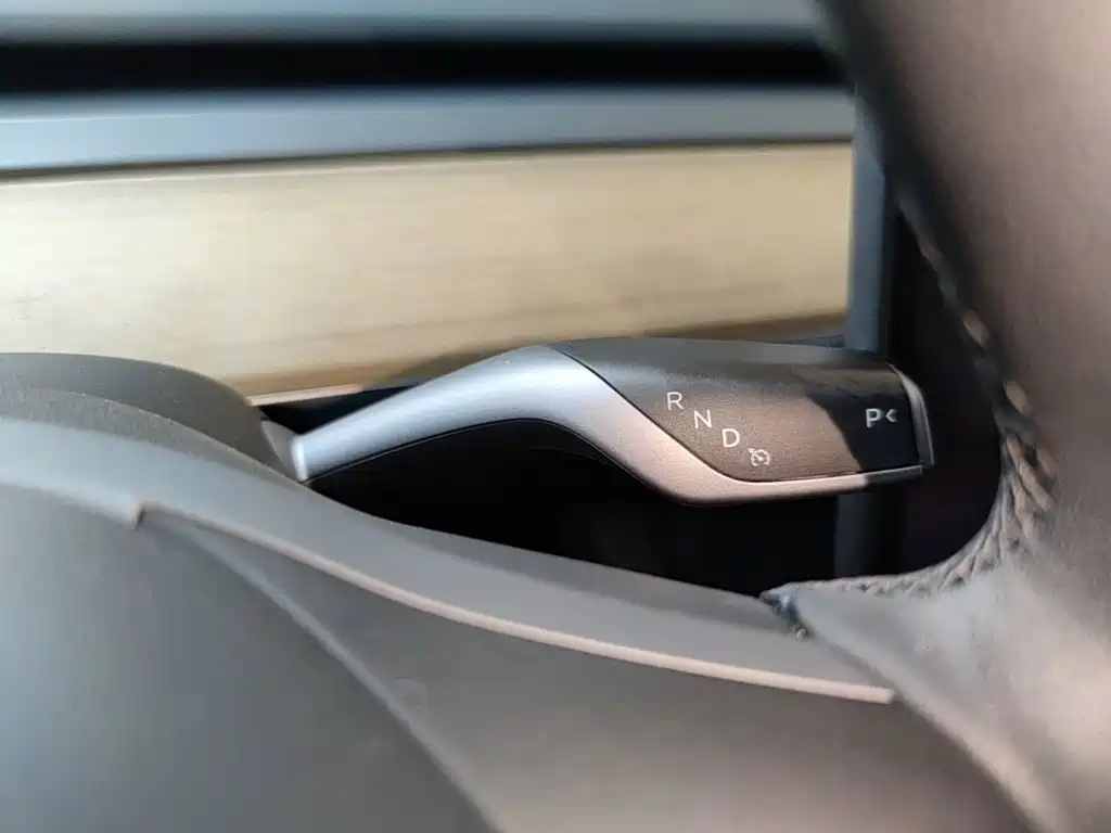 Tesla Model Y — миниатюра 14