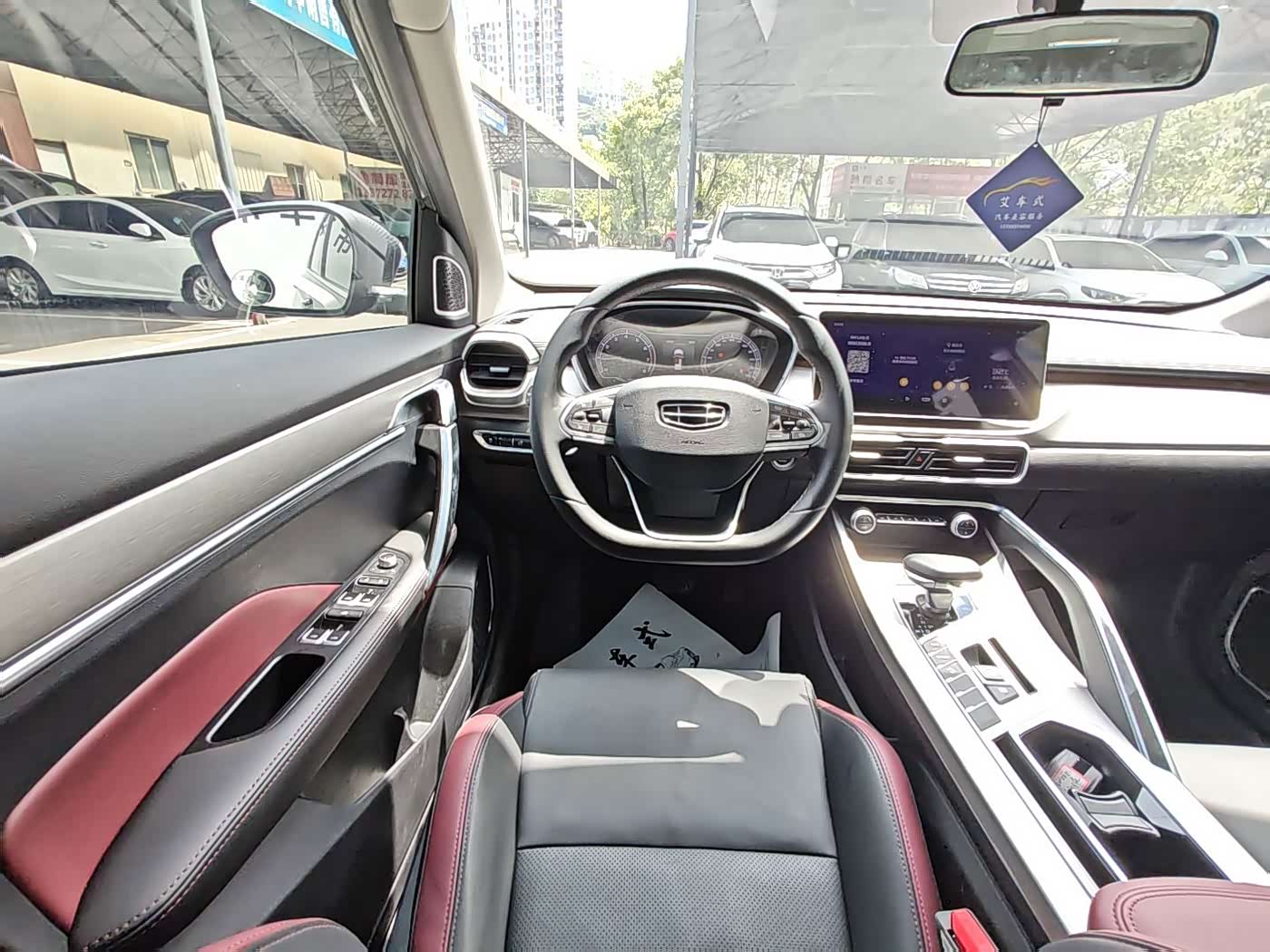 Geely Binyue 1.4 л 2023 г. Серебристо-серый, пробег 48000 км