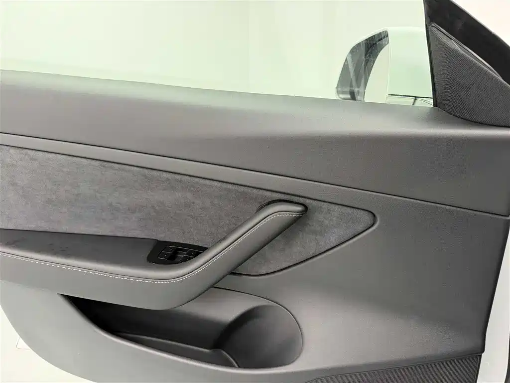 Tesla Model 3 — миниатюра 13