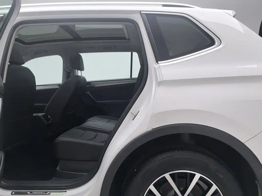 Volkswagen Tiguan L — миниатюра 15