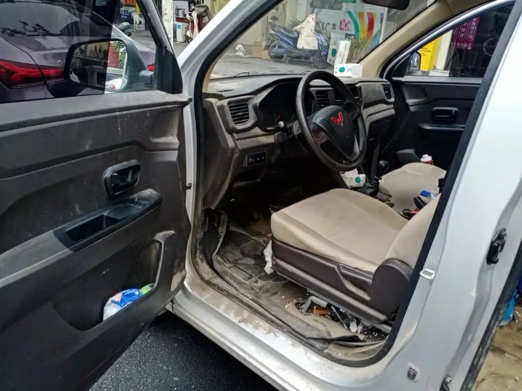 Wuling Hongguang V — миниатюра 12