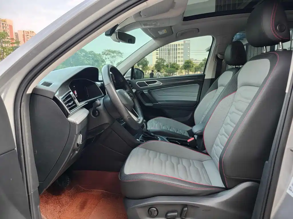 Volkswagen Tiguan L PHEV — миниатюра 6