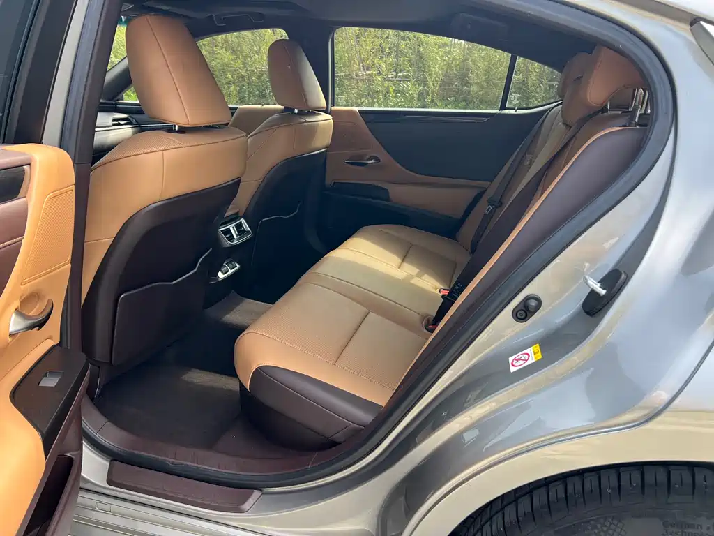 Lexus ES — миниатюра 6