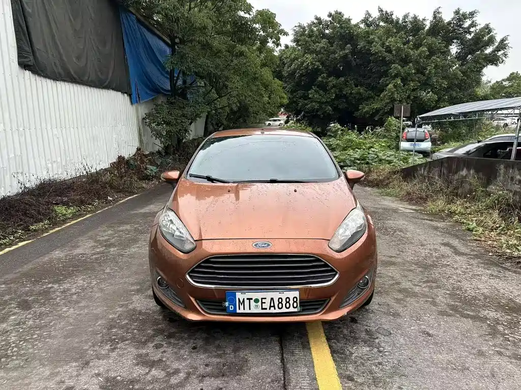 Ford Fiesta 2013 1.5L AT Fashion