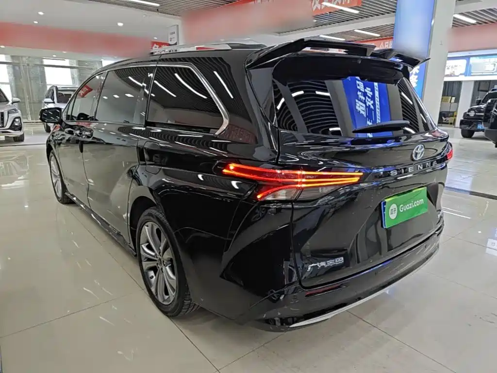 Toyota Sienna — миниатюра 5