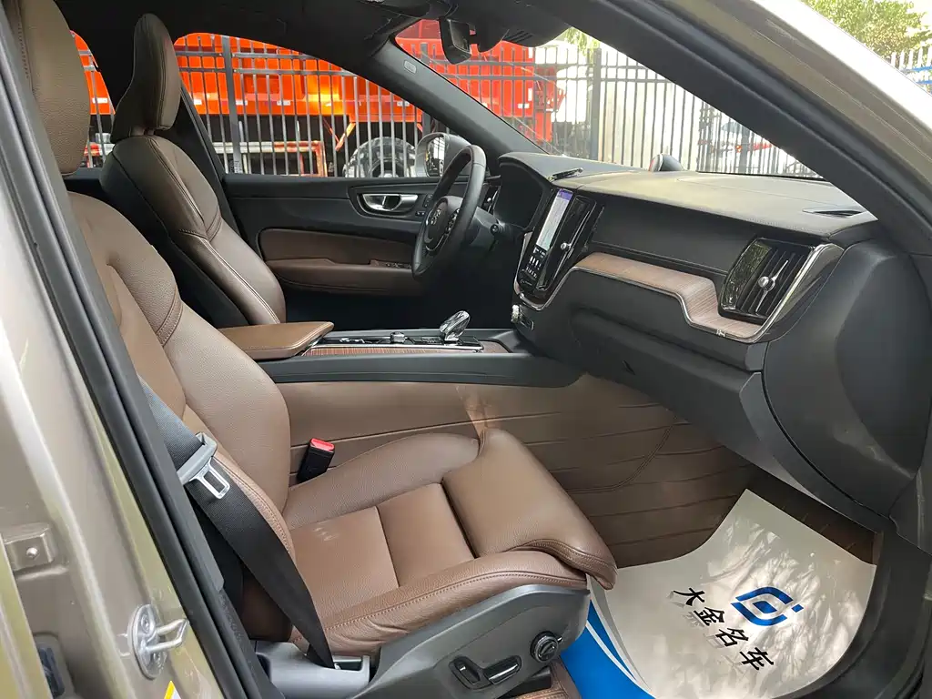 Volvo XC60 — миниатюра 12