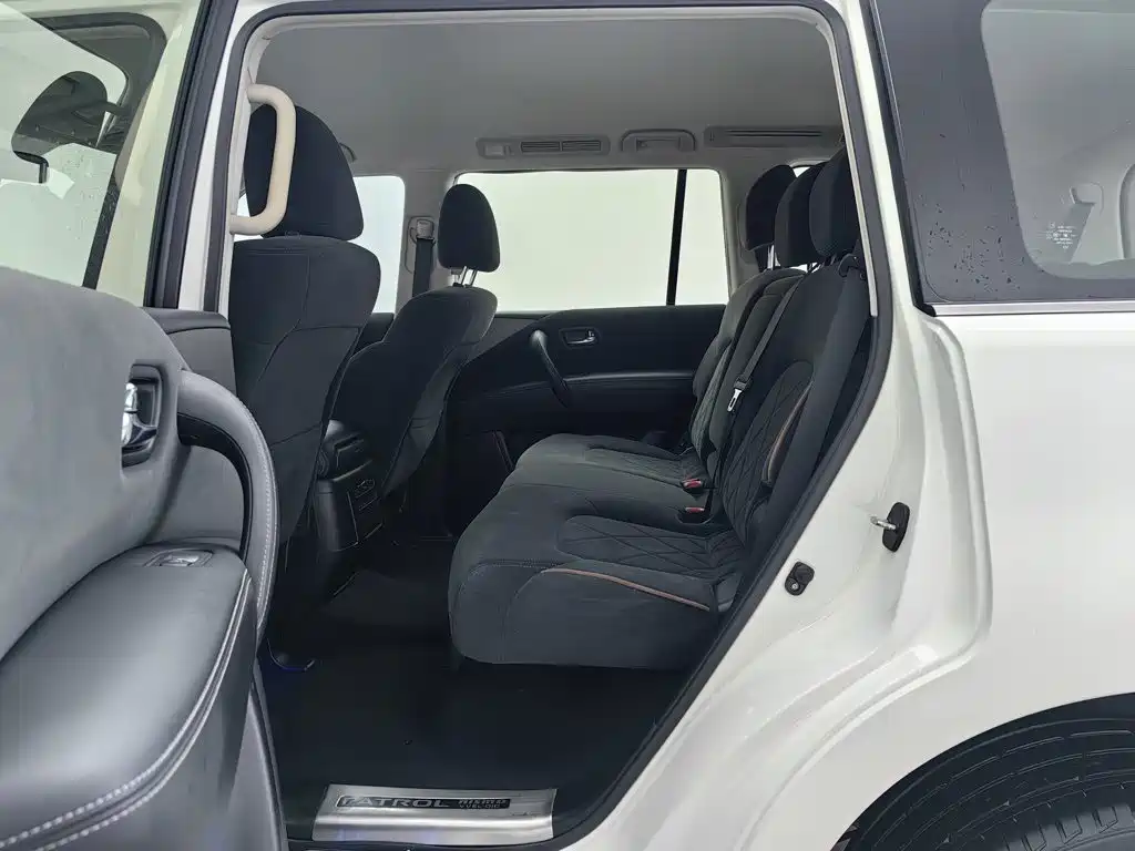 Nissan Patrol — миниатюра 15