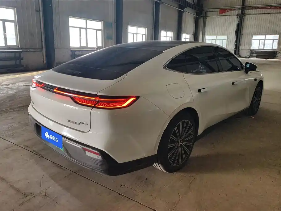 Geely Galaxy Galaxy 8 8 2025 130km EM-i Flagship