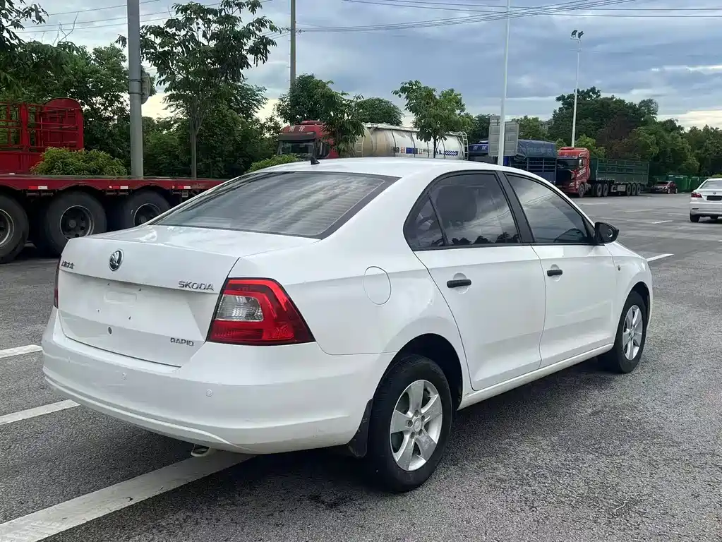 Skoda Rapid 2013 1.4L MT