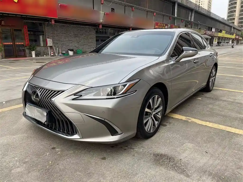 Lexus ES 2019