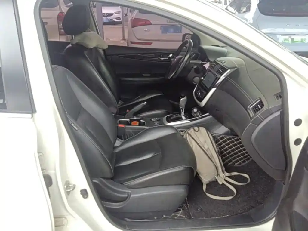 Nissan Tiida — миниатюра 25