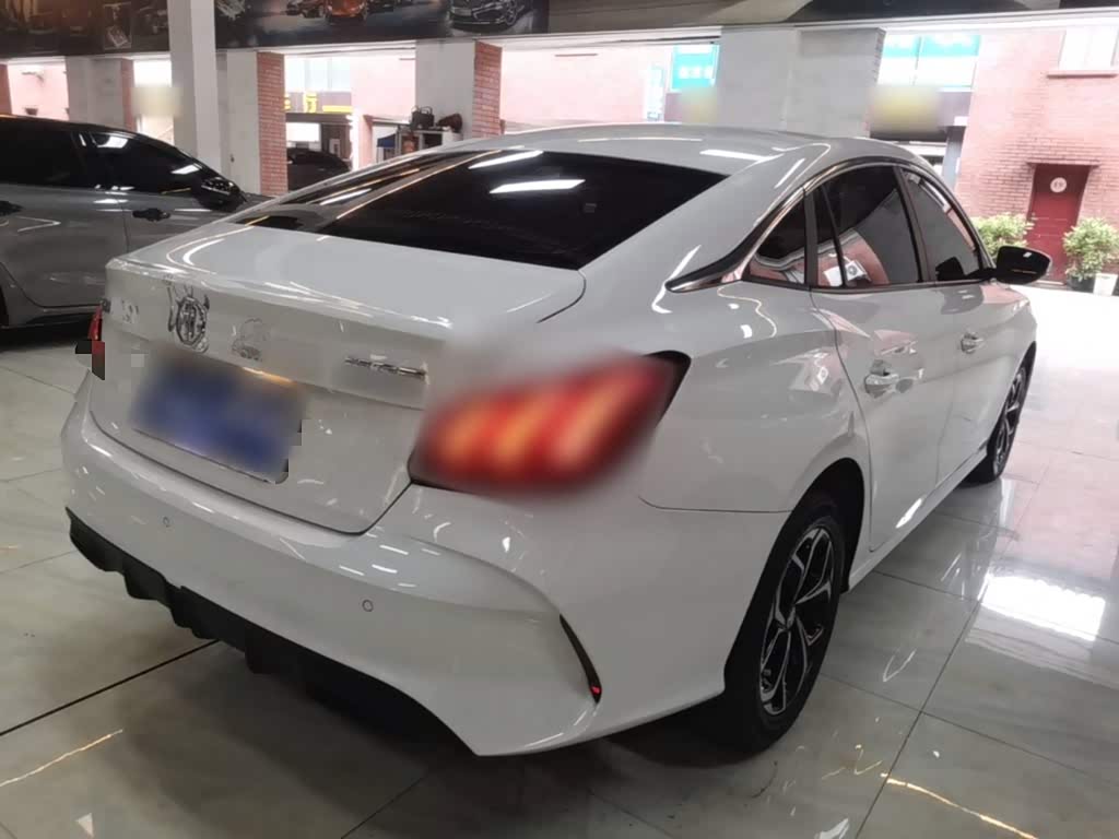 MG MG5 1.5 л 2023 г. Белый, пробег 33000 км