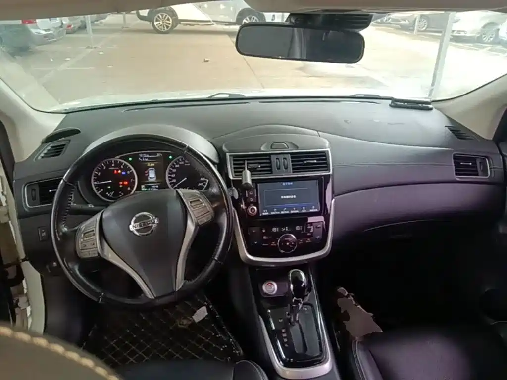 Nissan Tiida — миниатюра 10