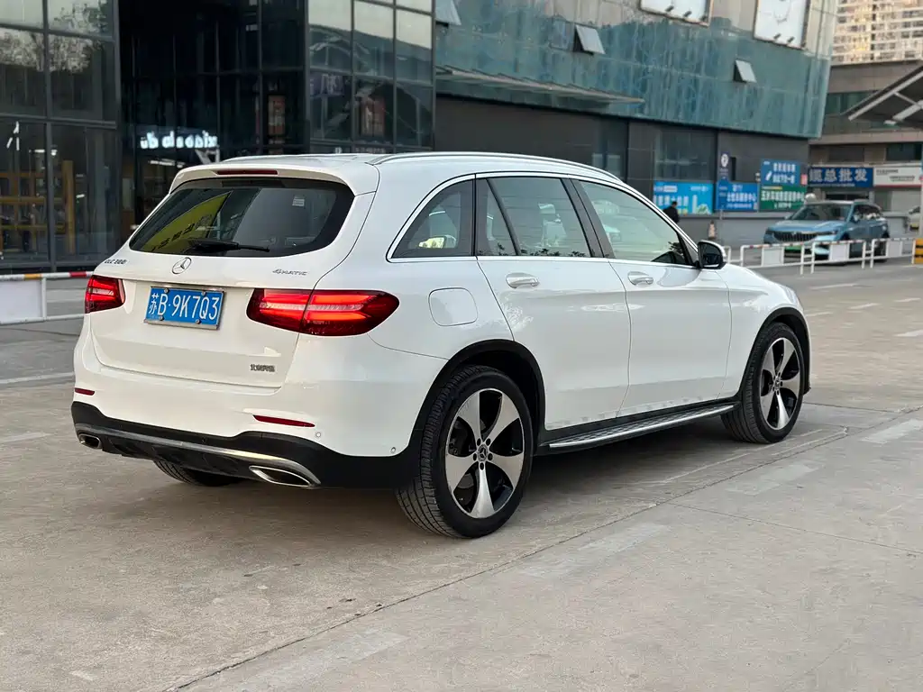MERCEDES-BENZ GLC