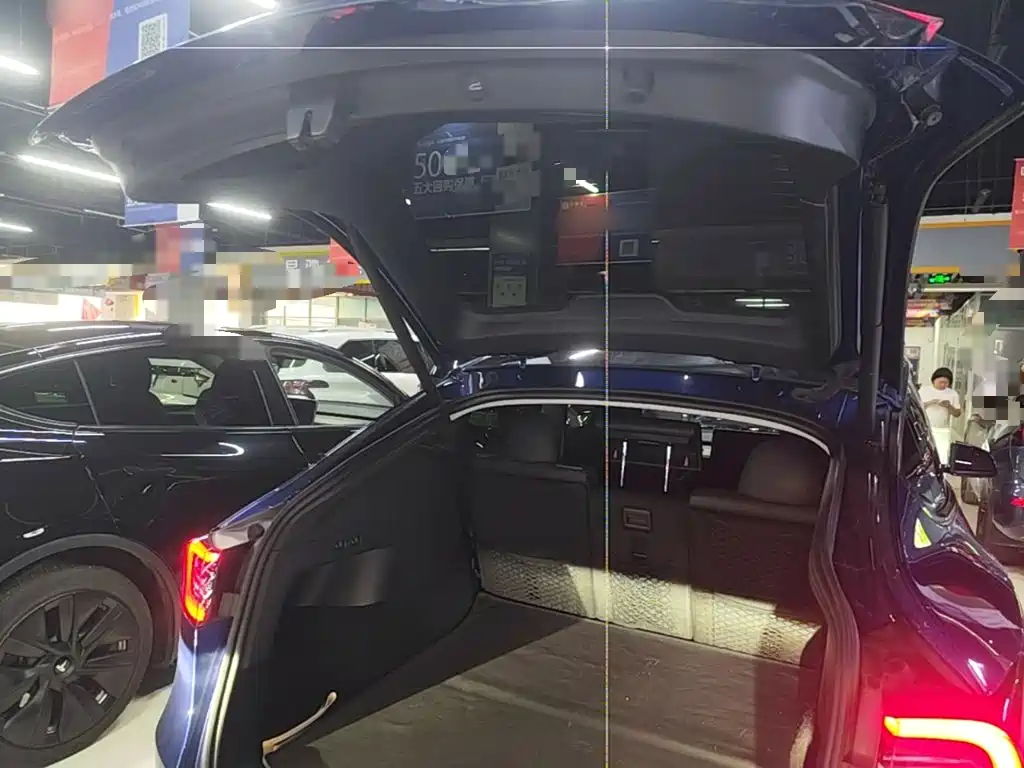Tesla Model Y — миниатюра 19