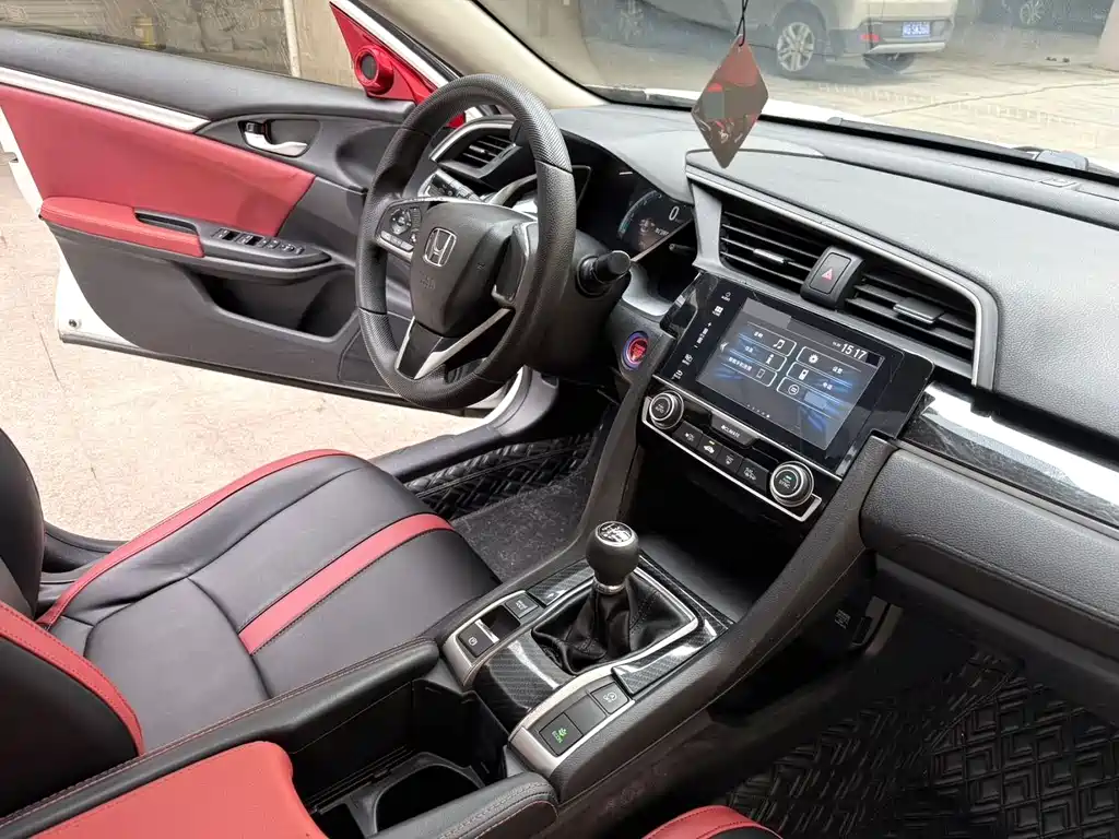 Honda Civic 2016 220TURBO MT Luxury