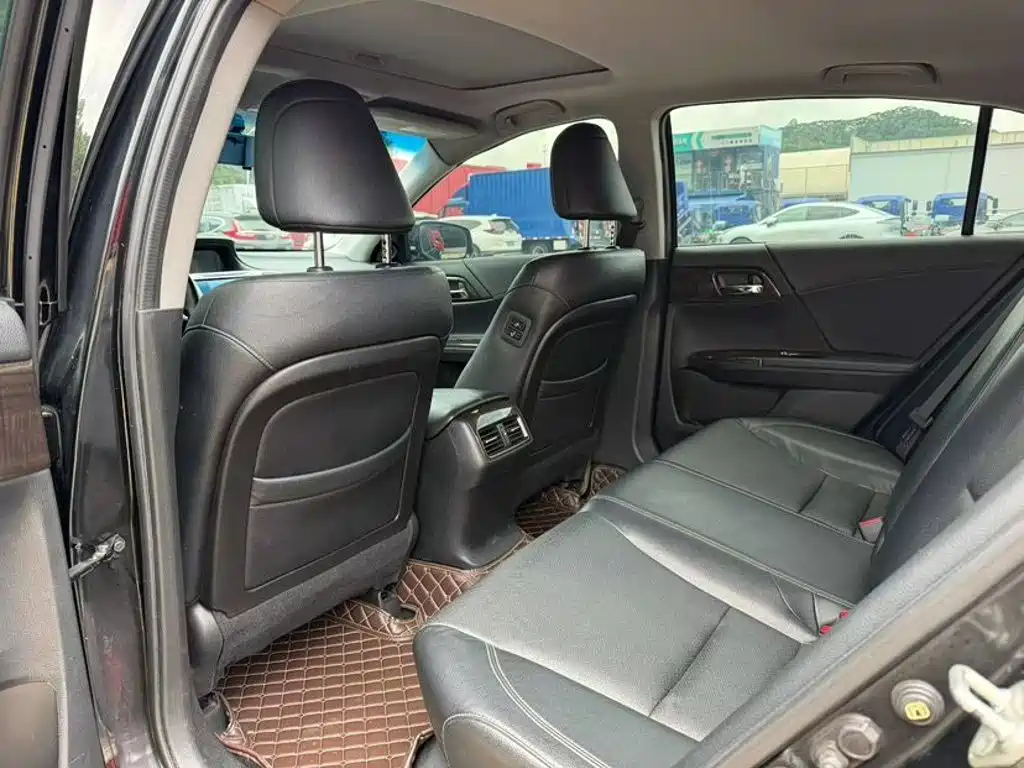 Honda Accord — миниатюра 9