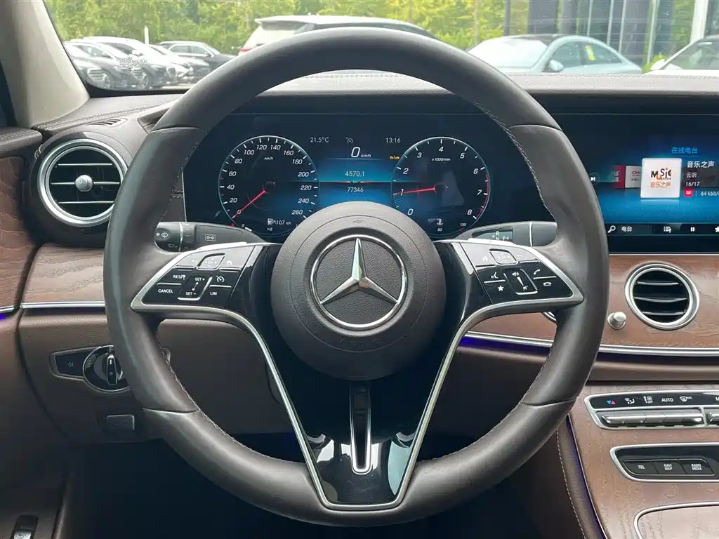 Mercedes-Benz E-Class — миниатюра 8