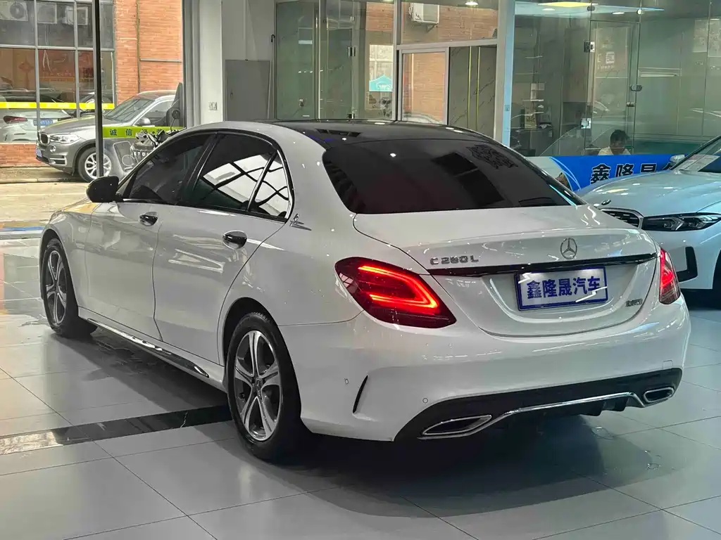 Mercedes-Benz C-Class — миниатюра 13