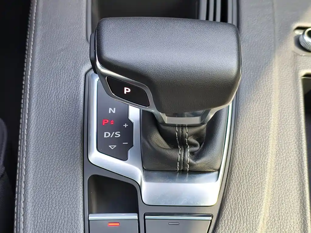 Audi Q5L 2023 — фото 28