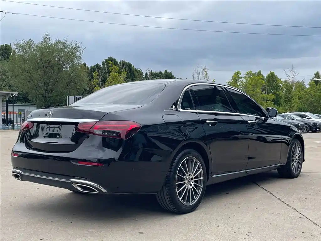 Mercedes-Benz E-Class — миниатюра 5