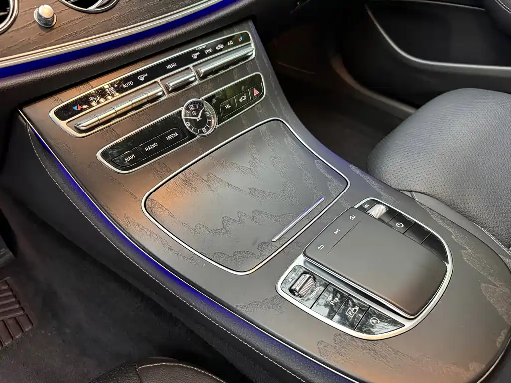 Mercedes-Benz E-Class — миниатюра 7