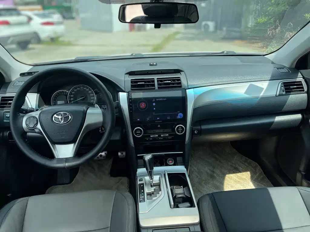 Toyota Camry — миниатюра 6