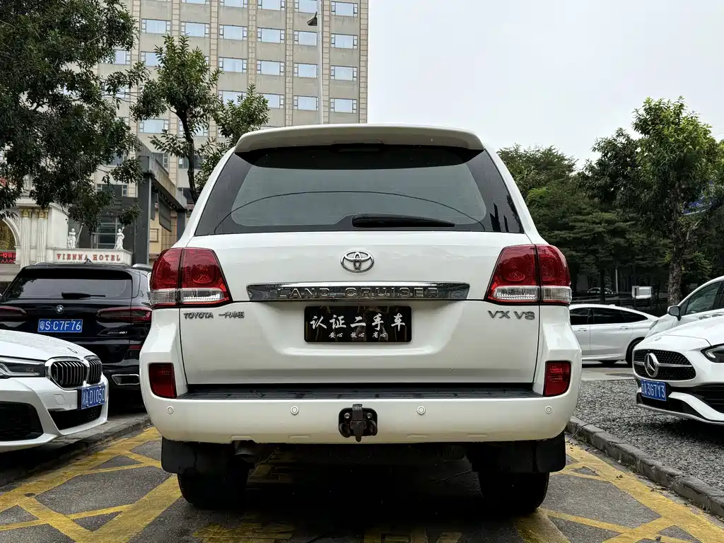 Toyota Land Cruiser 2010 4.7L AT VX