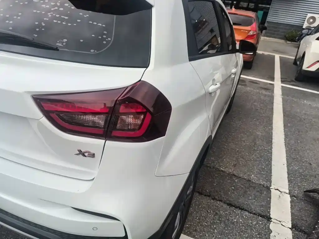 Geely Vision X3 — миниатюра 8