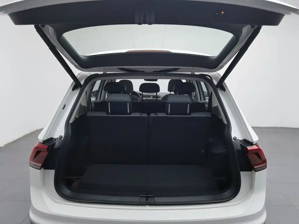 Volkswagen Tiguan L — миниатюра 16