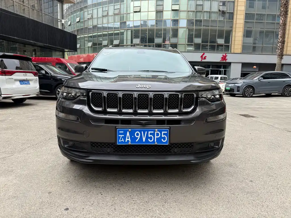 Jeep Commander — миниатюра 2