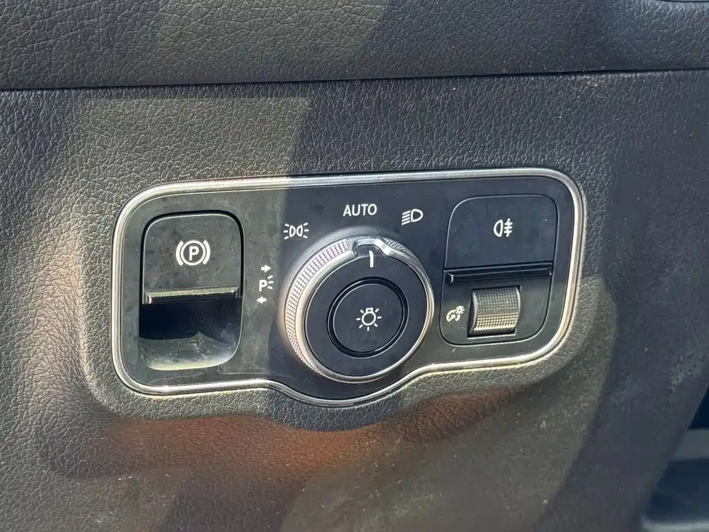 Mercedes-Benz GLB — миниатюра 24
