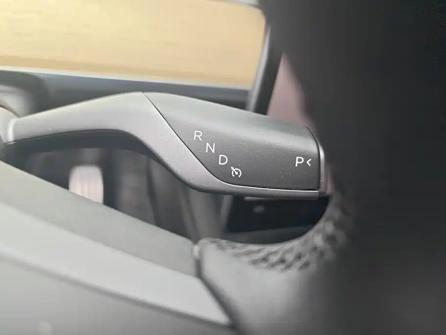 Tesla Model Y — миниатюра 16