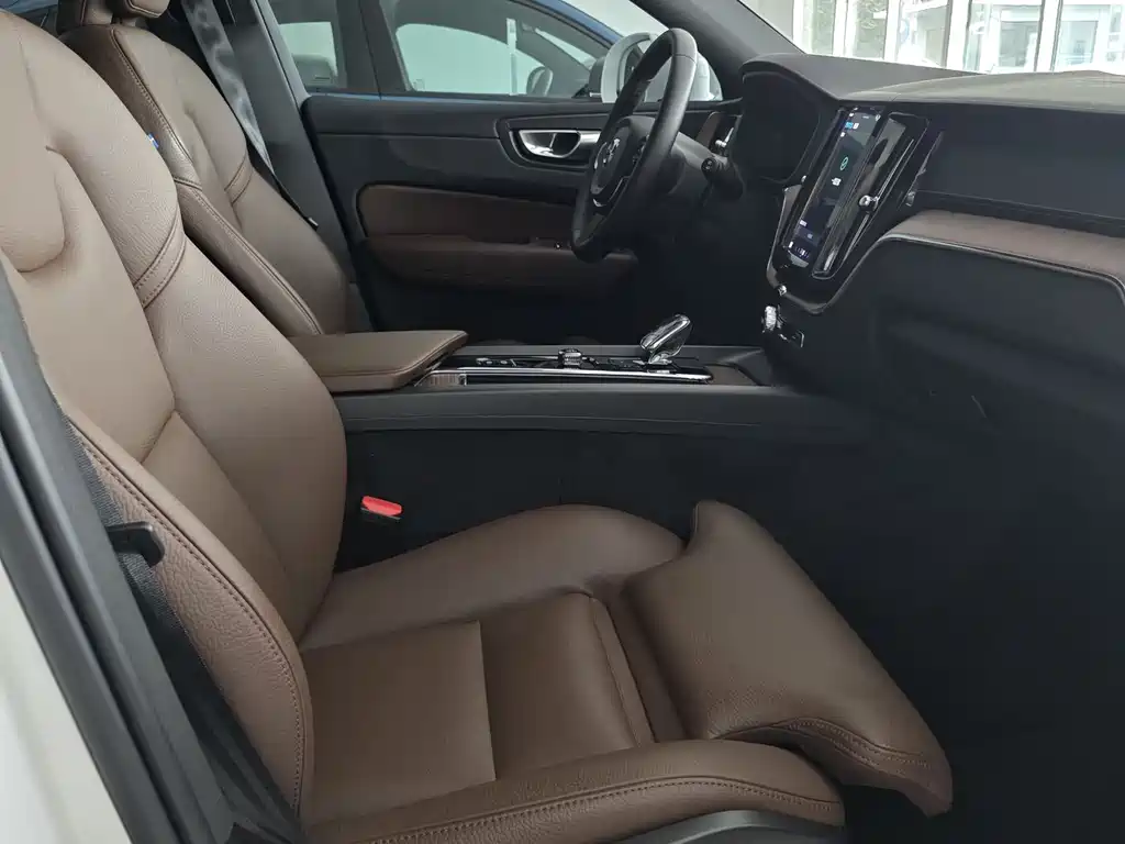 VOLVO XC60 PLUG IN HYBRID