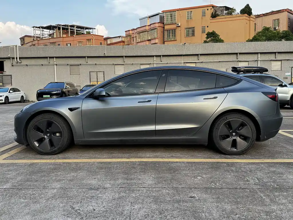 Tesla Model 3 — миниатюра 5