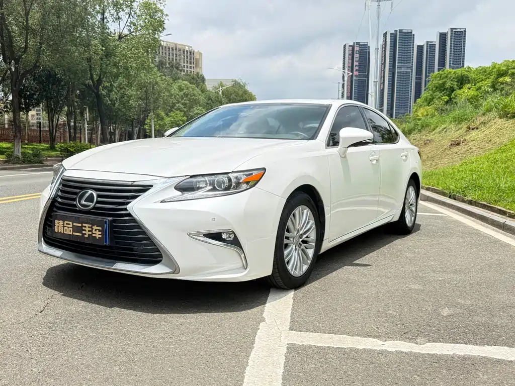Lexus ES 2016