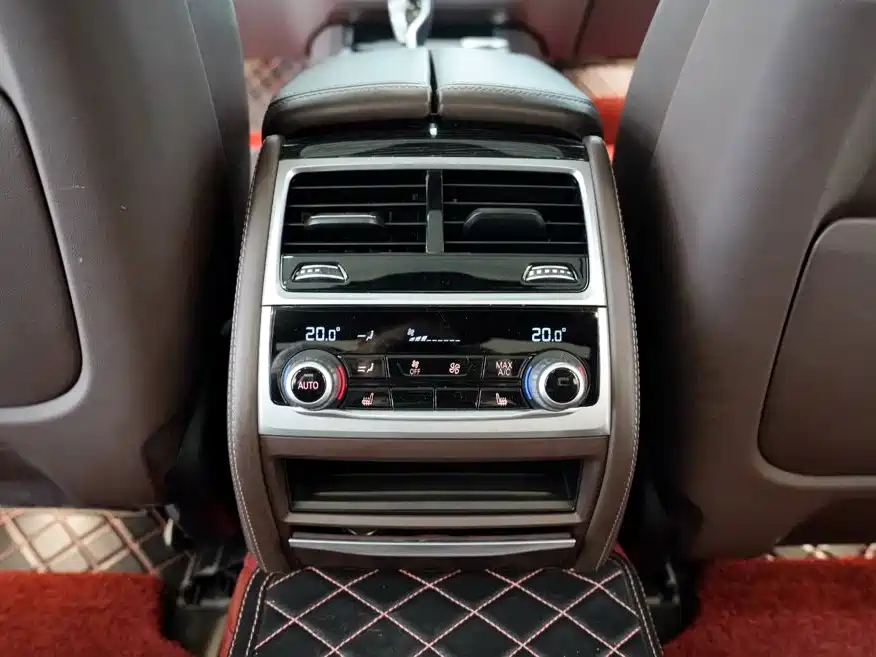 BMW 7 Series — миниатюра 13