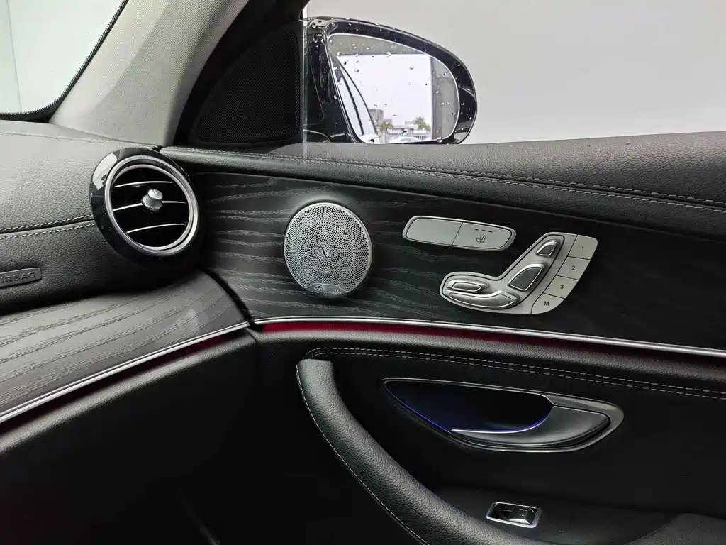Mercedes-Benz E-Class — миниатюра 17