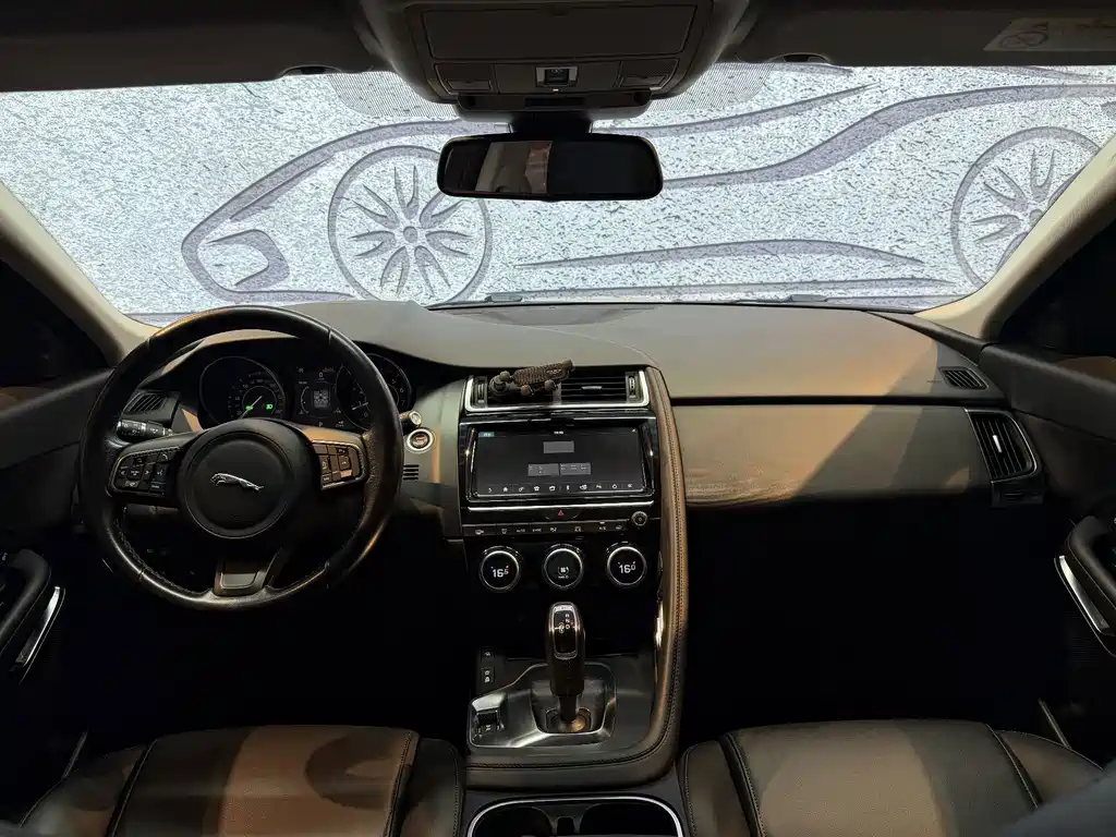 Jaguar E-PACE — миниатюра 11