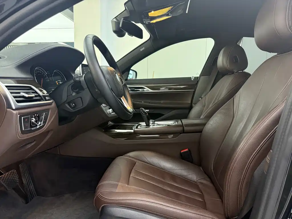 BMW 7 Series — миниатюра 4