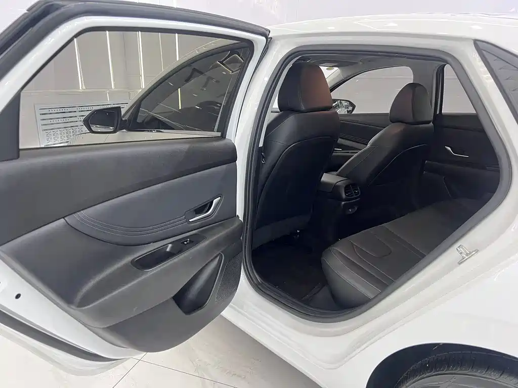 Hyundai Elantra — миниатюра 13