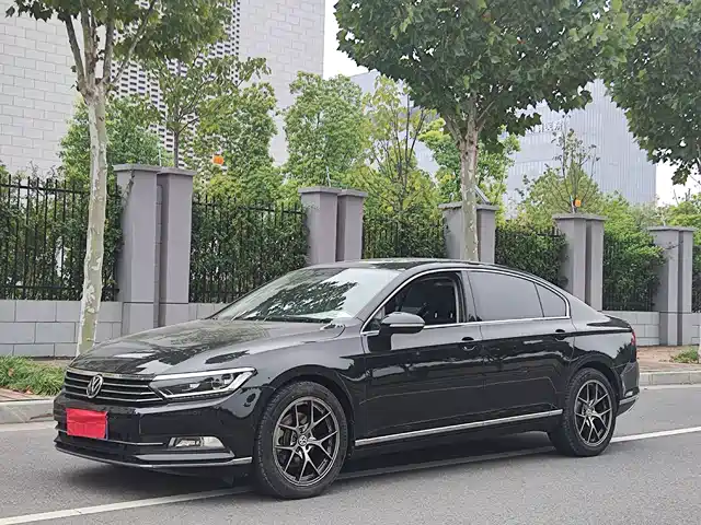 VOLKSWAGEN MAGOTAN 2018