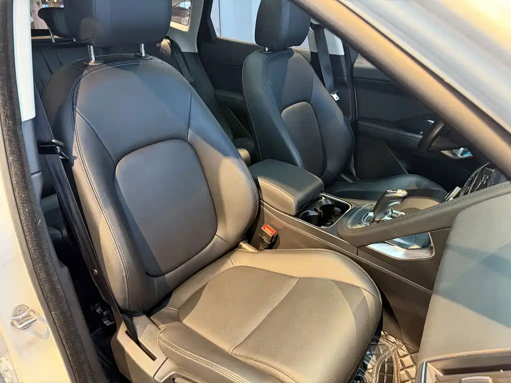 Jaguar E-PACE — миниатюра 14