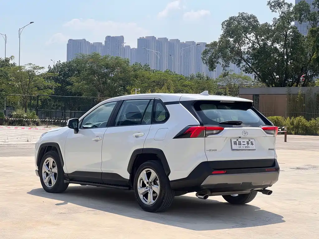 Toyota RAV4 — миниатюра 4