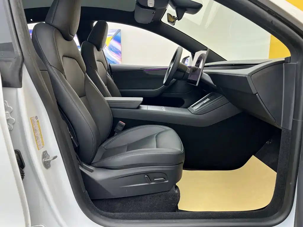 Tesla Model Y — миниатюра 20